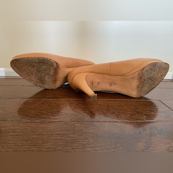 Cole Haan • Tan Pumps • 7.5 - Picture 3 of 3